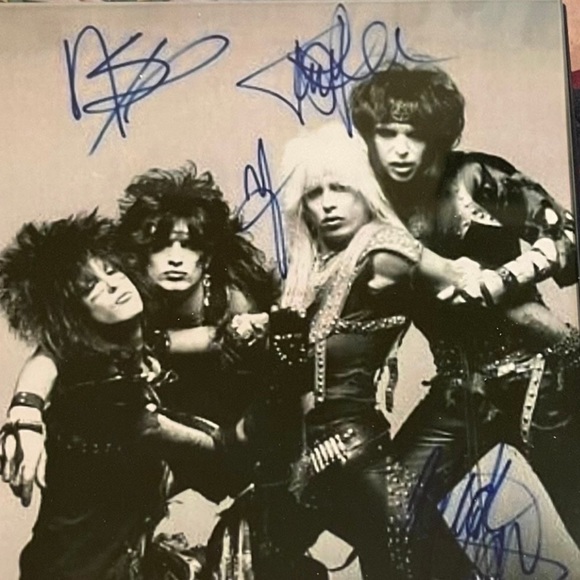 Motley Crue legendary hair metal band signed 8X0 framed photo - Picture 2 of 7